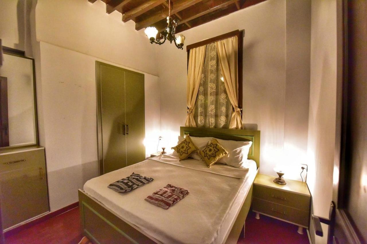Lords Hostel & Pub Antalya Kültér fotó