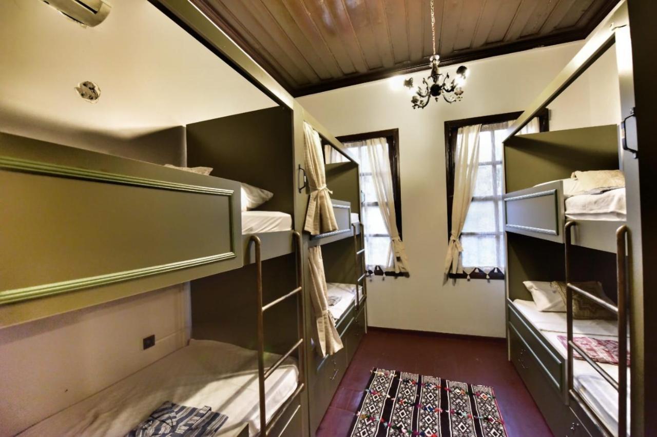 Lords Hostel & Pub Antalya Kültér fotó