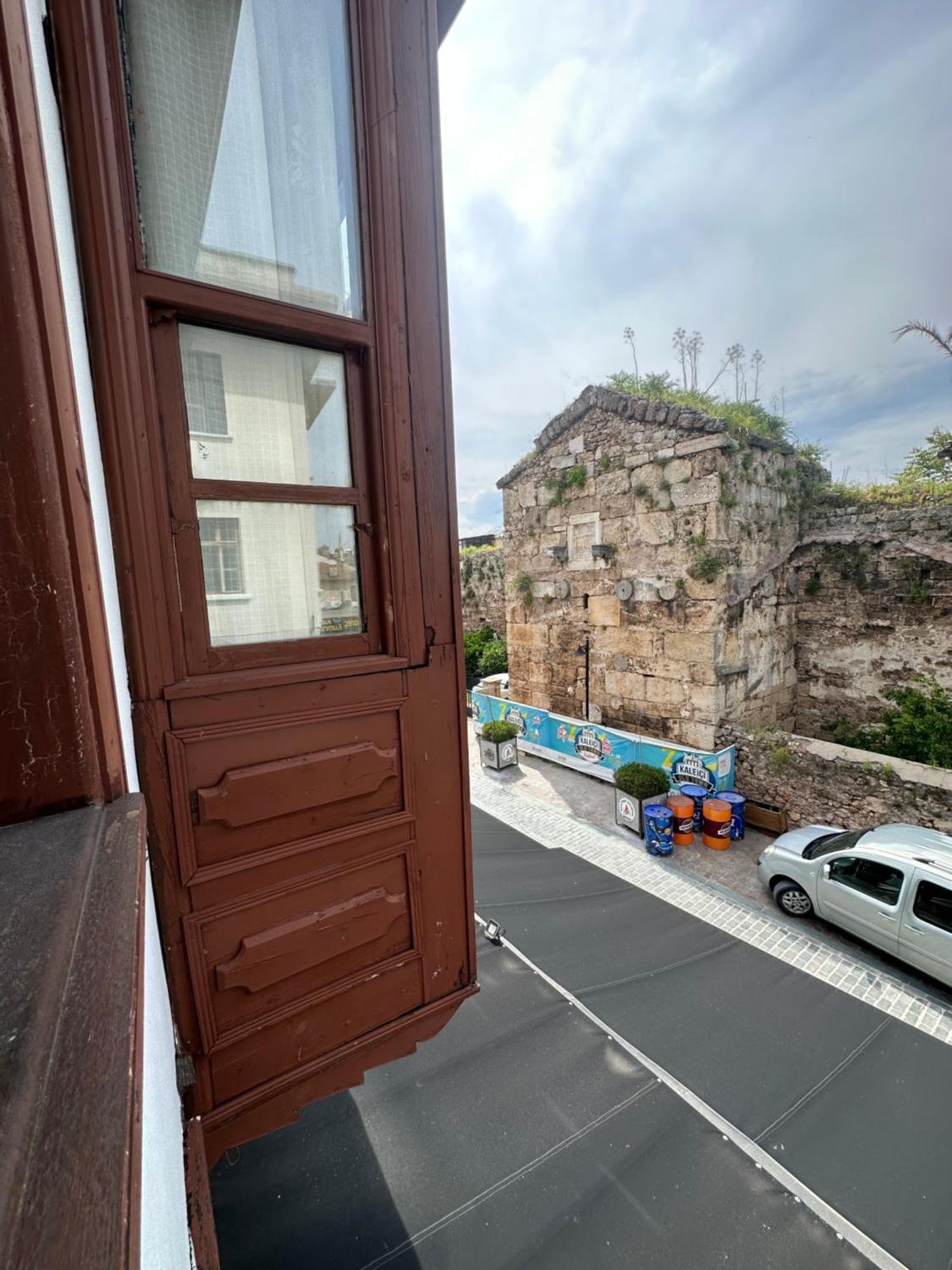 Lords Hostel & Pub Antalya Kültér fotó