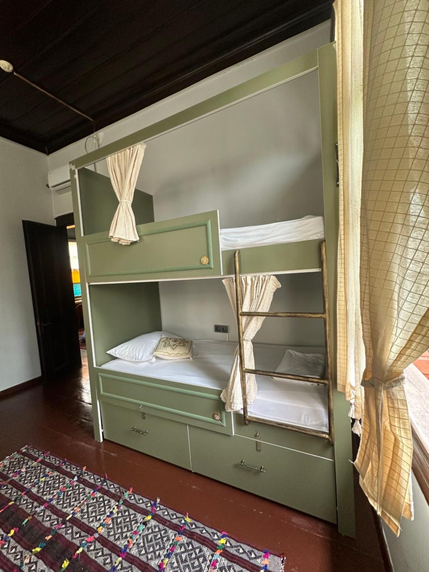 Lords Hostel & Pub Antalya Kültér fotó