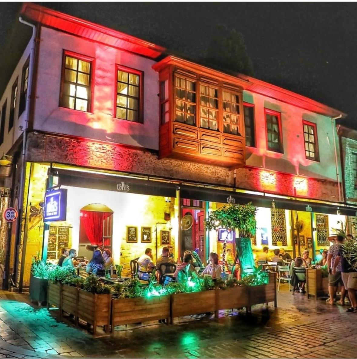Lords Hostel & Pub Antalya Kültér fotó